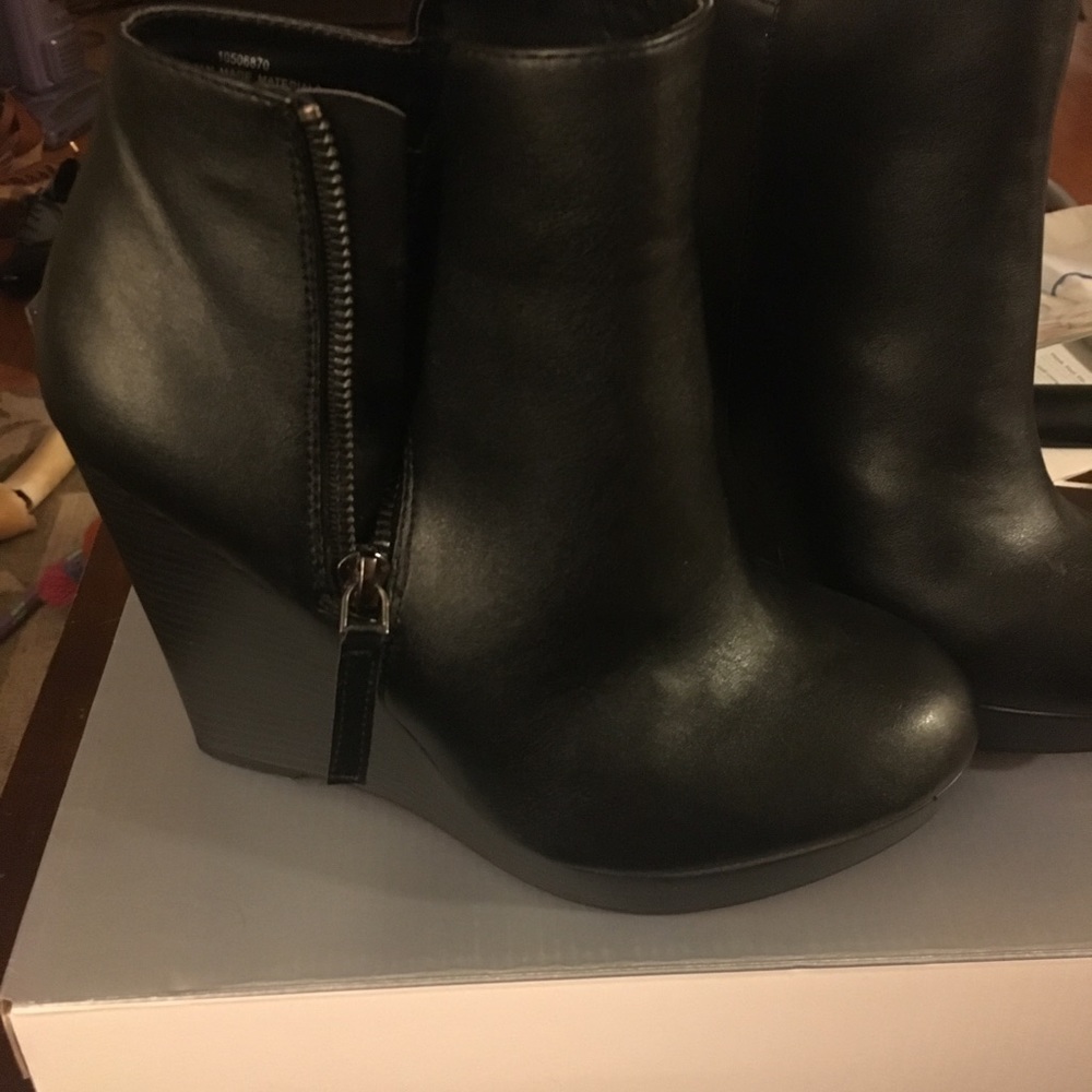 Bootie alert!